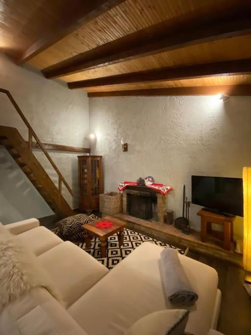 Orino Livadi Mount Villa IV アラコバ エクステリア 写真