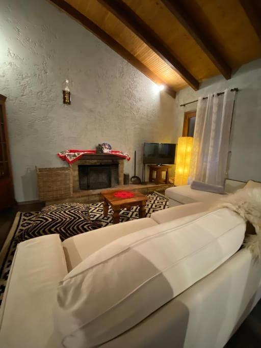 Orino Livadi Mount Villa IV アラコバ エクステリア 写真